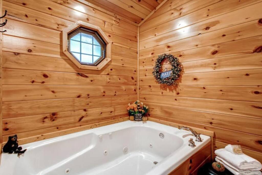 Willa Great Location Pool Table Hot Tub Gatlinburg Zewnętrze zdjęcie