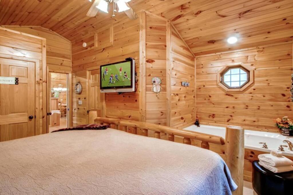 Willa Great Location Pool Table Hot Tub Gatlinburg Zewnętrze zdjęcie